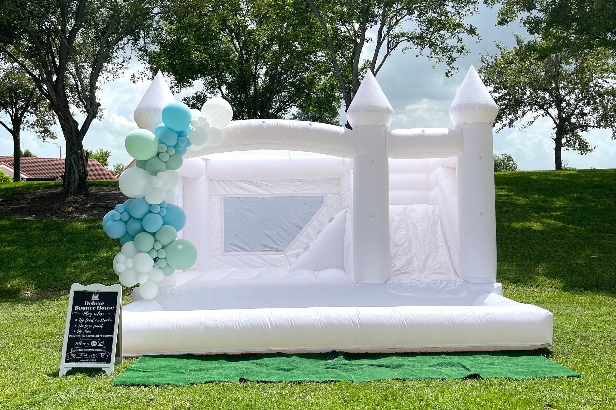 Step Into 2024 with Style: The Trendsetting White Bounce House for Your Next Party or Wedding