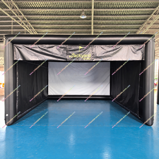 Improve your golf practice with this Large Inflatable Golf Simulator Hitting Screen and Training Cage! Designed to create a spacious practice environment, it provides a convenient setup for golf simulation, training, and entertainment. Ideal for home use, backyards, indoor facilities, events, and golf centers, it offers a versatile solution for golfers looking to practice and enjoy virtual golf.