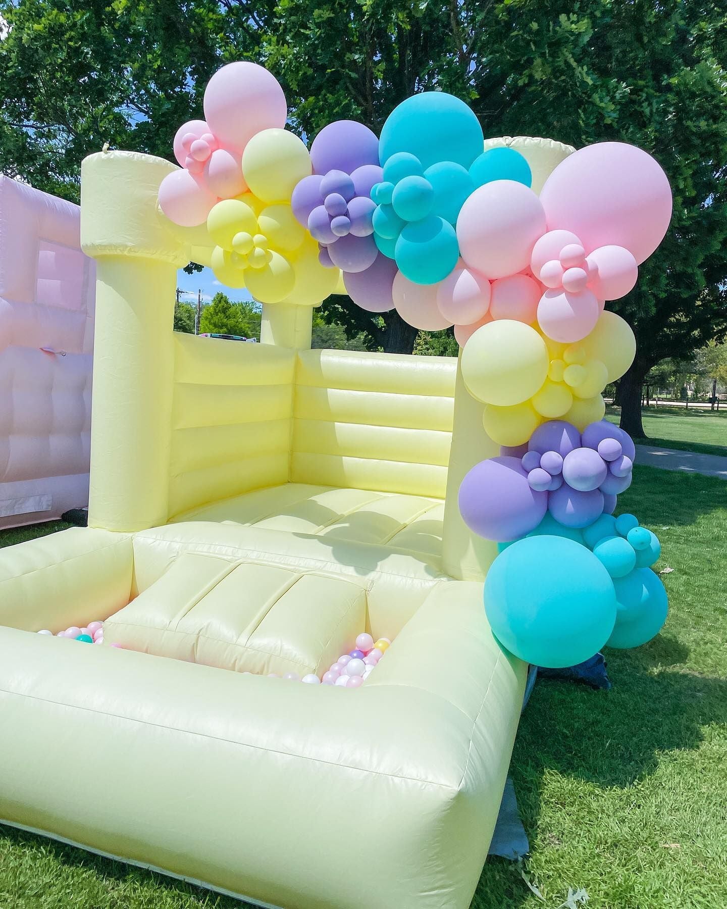 Pastel Yellow Inflatable Bounce House, Mini Bouncy Castle For Kids