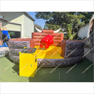 Competitive Fun Inflatable Bull Ring Challenge Race Equipment Mechanical Rhino Rodeo Bull Machine For Sale